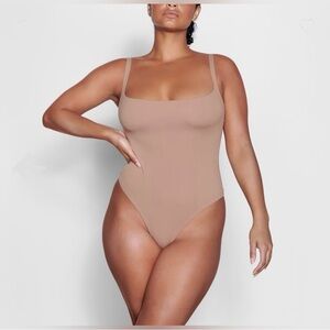 NWT SKIMS Fits Everybody Square Neck Bodysuit Color Sienna